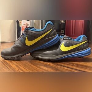 Golf shoes